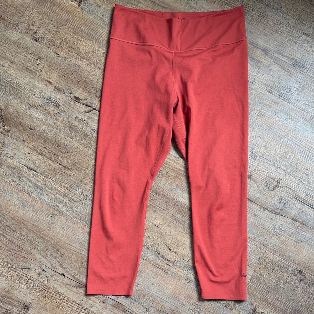 Nike dri-fit coral Active Leggings cropped size Large